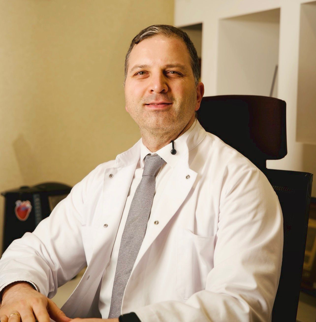 Prof. Dr. Serkan Burç Deşer ameliyathanede